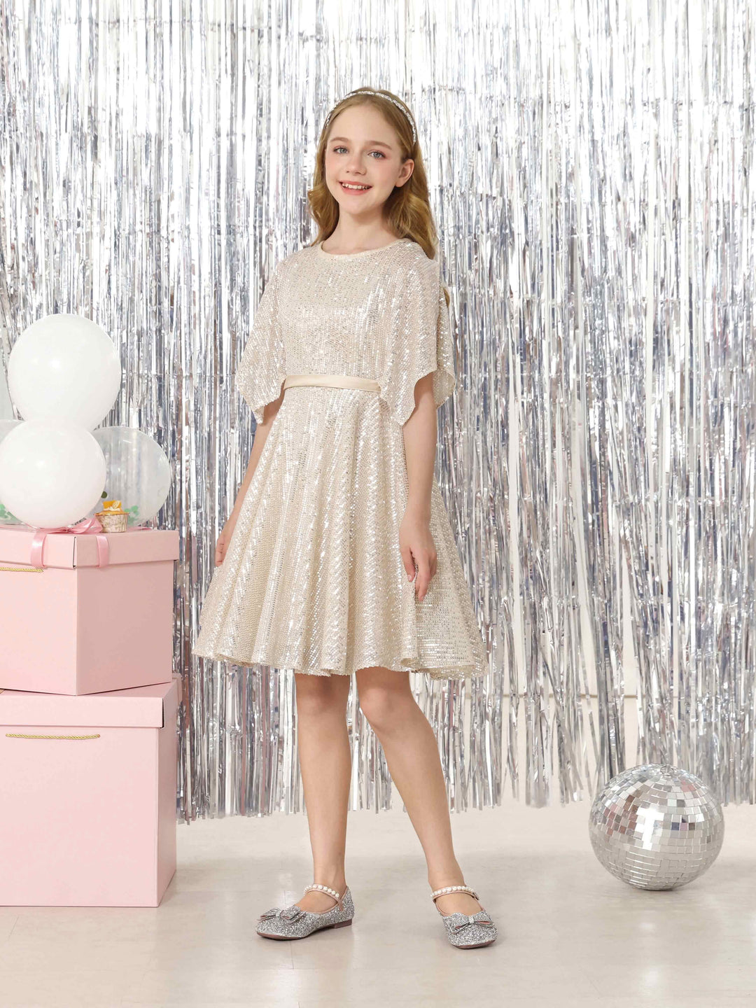 Robe de Demoiselle D'Honneur Mini à Paillettes, Coupe A-Line/Princess, Manches Mi-Longues, Col Rond