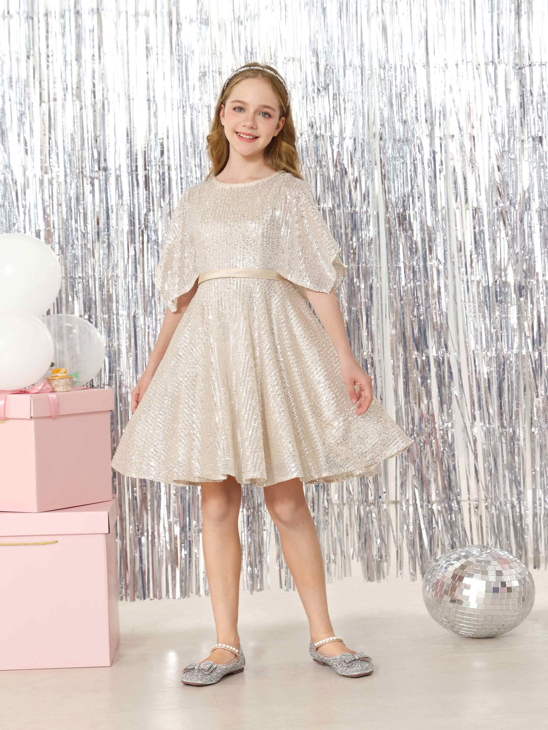 Robe de Demoiselle D'Honneur Mini à Paillettes, Coupe A-Line/Princess, Manches Mi-Longues, Col Rond