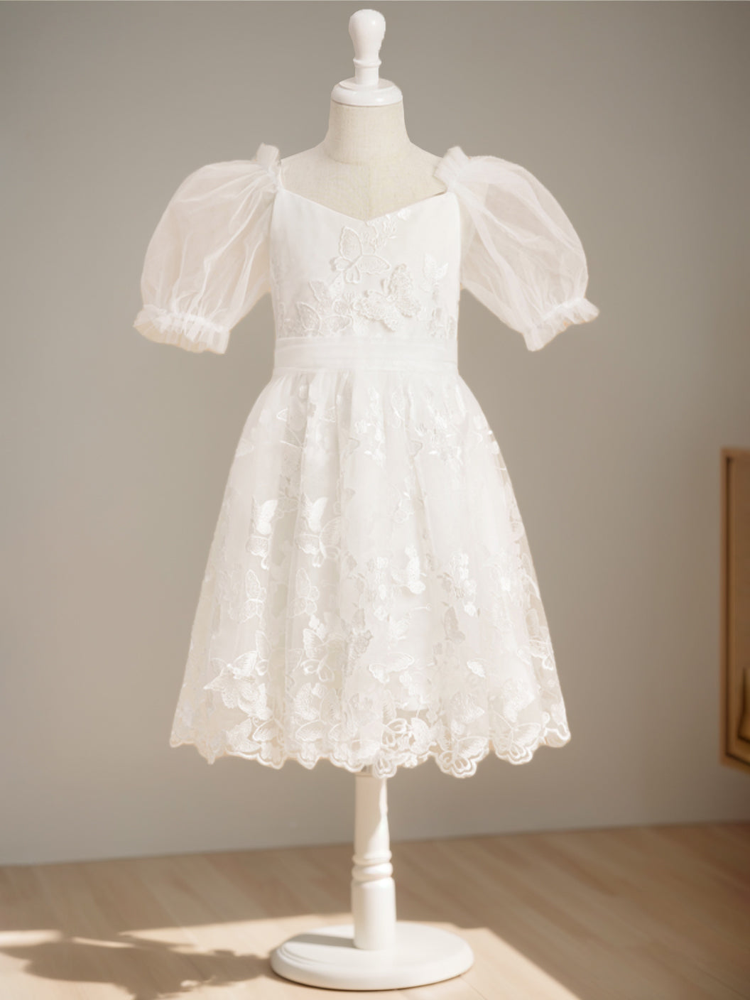 Robe de Demoiselle D'Honneur A-Line/Princess à Col en V et Manches Courtes Jusqu'Aux Genoux avec Dentelle
