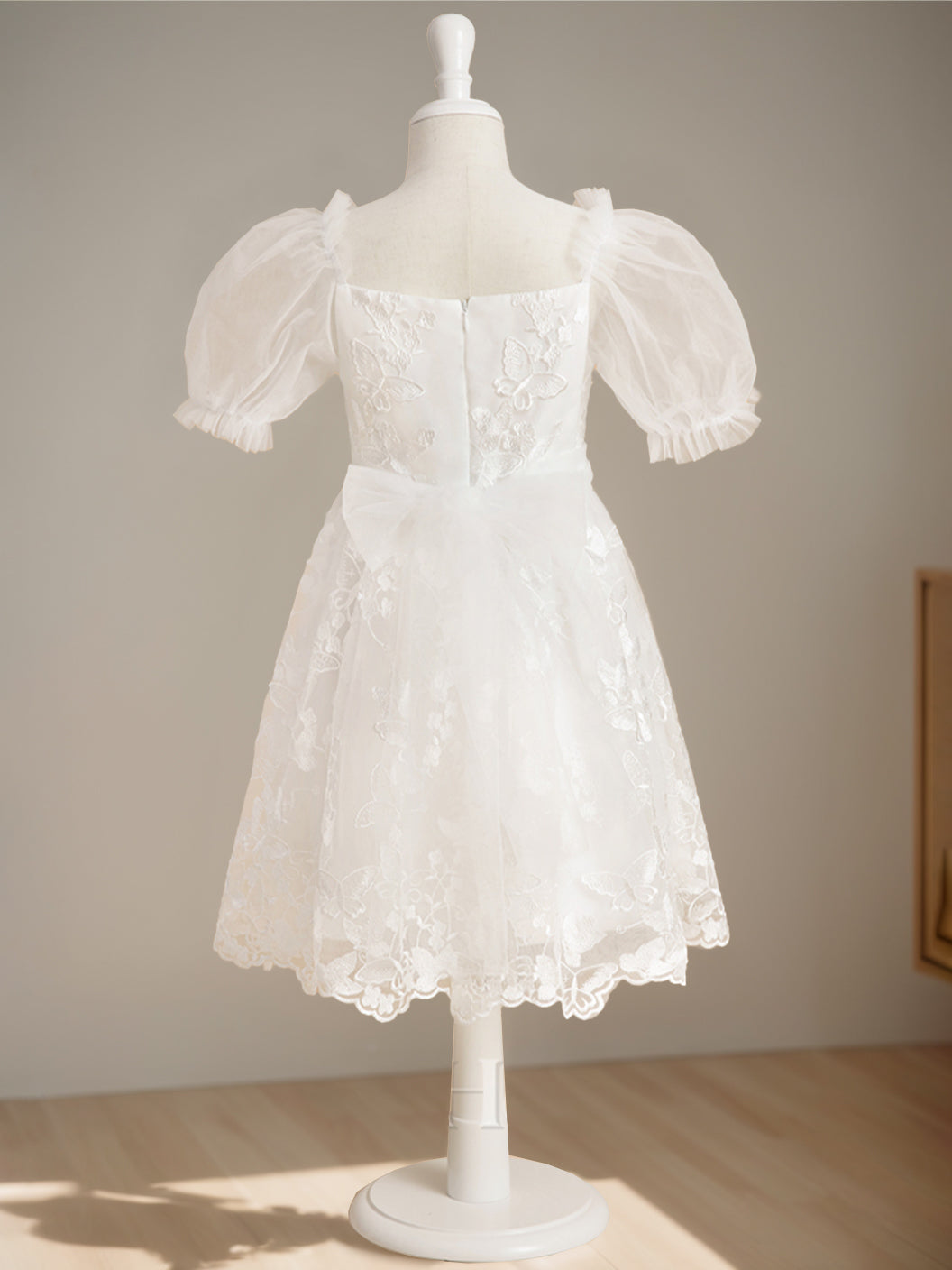 Robe de Demoiselle D'Honneur A-Line/Princess à Col en V et Manches Courtes Jusqu'Aux Genoux avec Dentelle