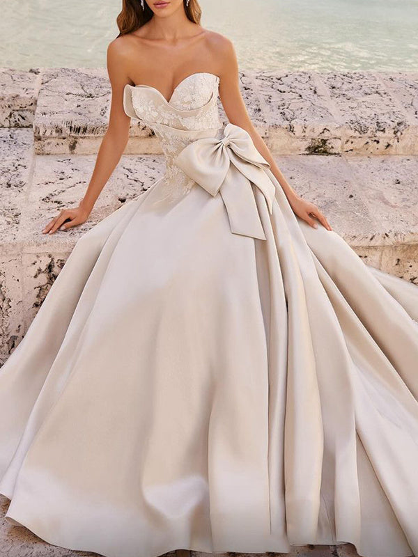 Robe de Mariée Trapèze/Princesse en Cœur, Traîne Courte, Sans Manches, avec Nœud(S)