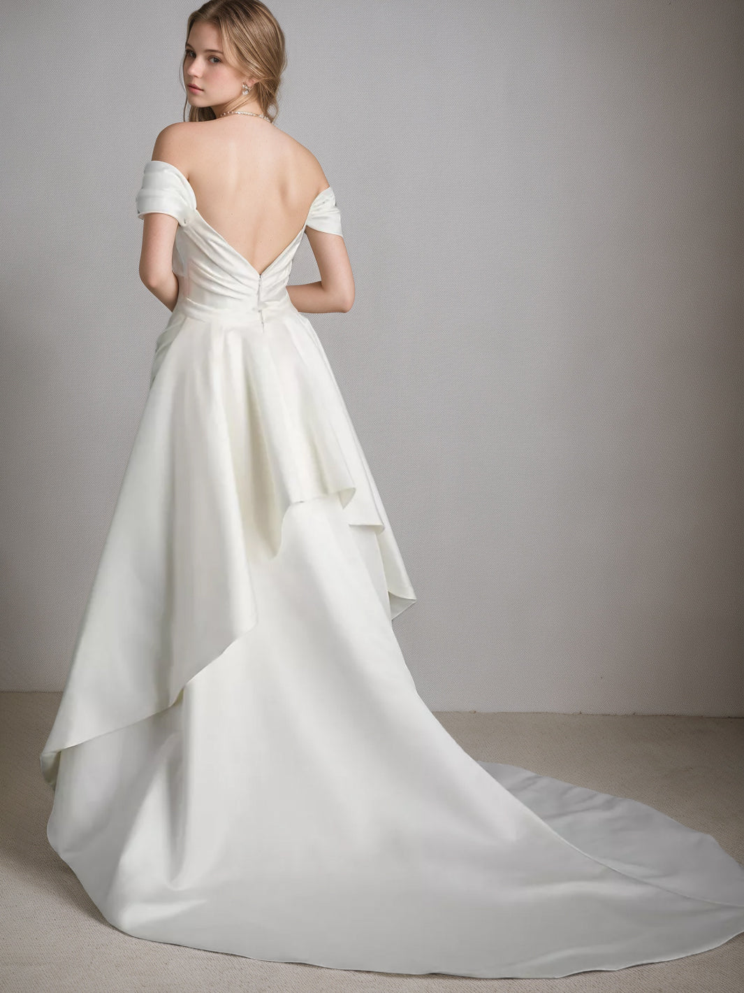 Robe de Mariée Élégante Asymétrique à Manches Courtes et Épaules Dénudées de Forme A/Princesse