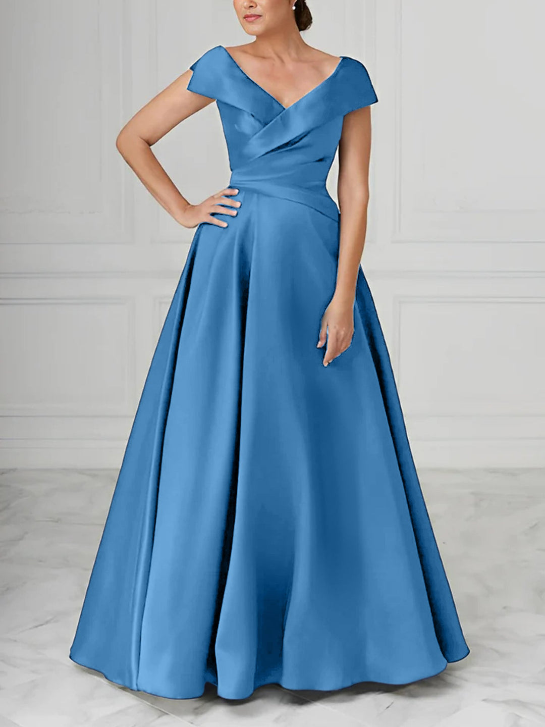 Robe de Mère de la Mariée en Satin à Col en V et Coupe Princesse avec Fronces