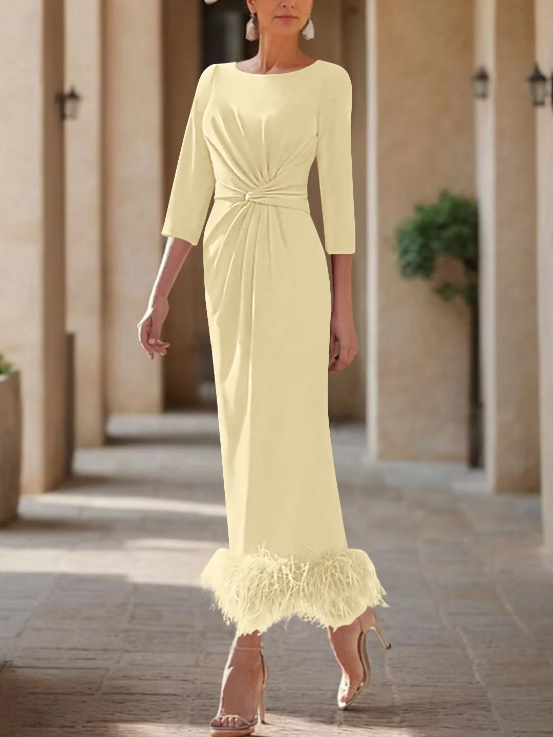 Robe Fourreau/Colonne à Encolure Dégagée et Longueur Cheville pour Mère de la Mariée et Du Marié avec Plumes
