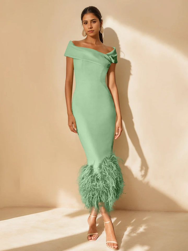 Robe De Mère De La Mariée Unique, Fourreau/Colonne, Épaules Dénudées, Manches Courtes, Longueur Thé, Avec Plumes