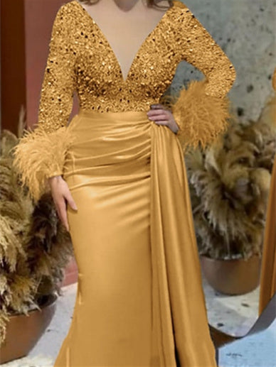 Robe de Mère de la Mariée Sirène/Trompette à Col en V et Manches Longues, Traîne Courte, en Satin avec Plumes Pailletées et Froncées