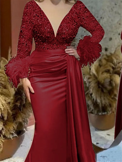 Robe de Mère de la Mariée Sirène/Trompette à Col en V et Manches Longues, Traîne Courte, en Satin avec Plumes Pailletées et Froncées