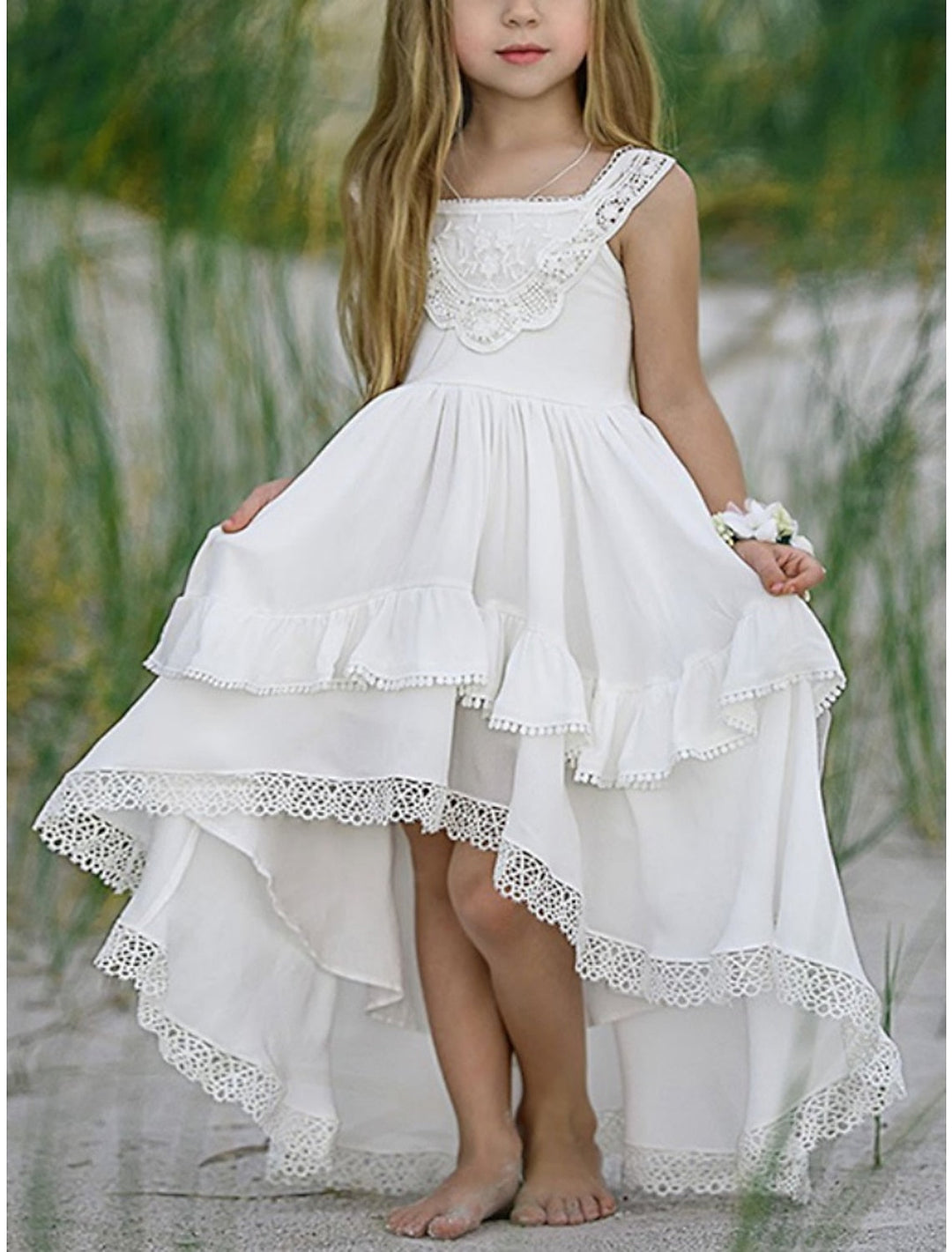 Robes de Demoiselle D'Honneur Asymétriques Coupe A-Line/Princess avec Décolleté Haut et Bas et Appliques