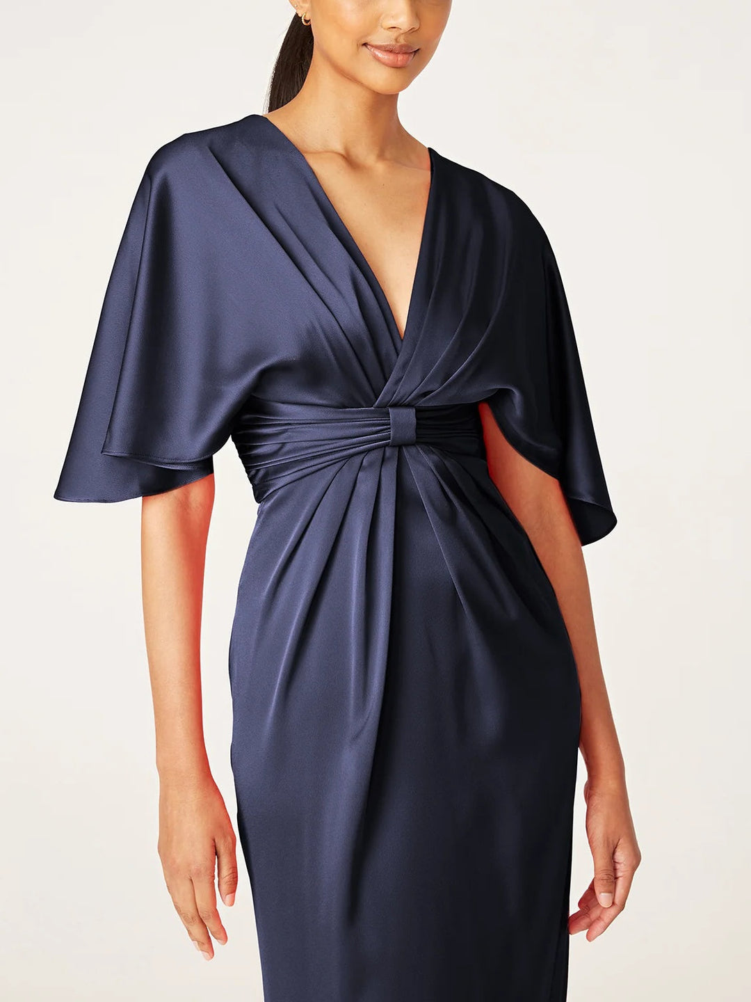 Robe de Mère de la Mariée Fourreau/Colonne à Col en V et Manches Mi-Longues avec Volants