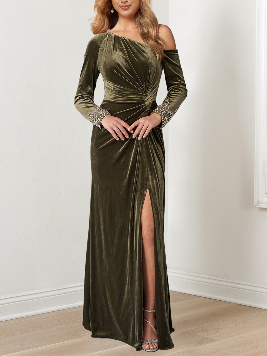 Robe de Mère de la Mariée Coupe A-Line/Princesse à Encolure Asymétrique et Longueur Au Sol avec Poignets Perlés