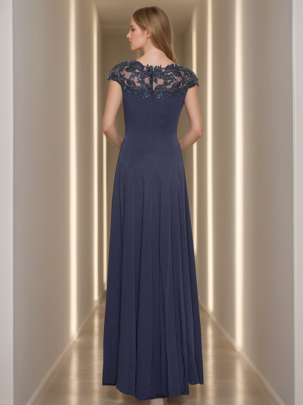 Robe de Mère de la Mariée Coupe A-Line/Princess à Manches Courtes et Col en V avec Appliques