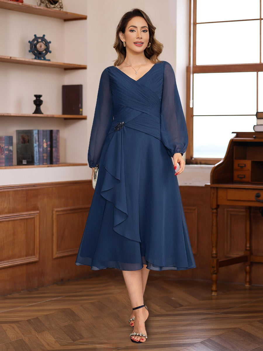 Ligne A Col en V Manches Longues Tea Length Mère of the Mariée & Groom Robes avec Plis & Appliques