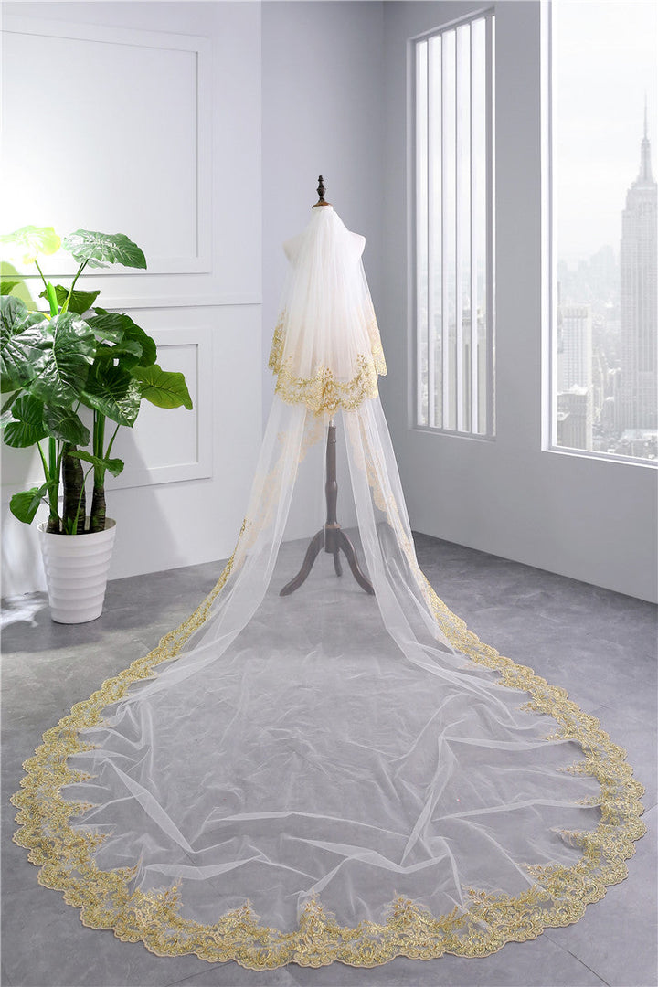Voile de Mariée Luxueux à Deux Niveaux avec Dentelle Dorée