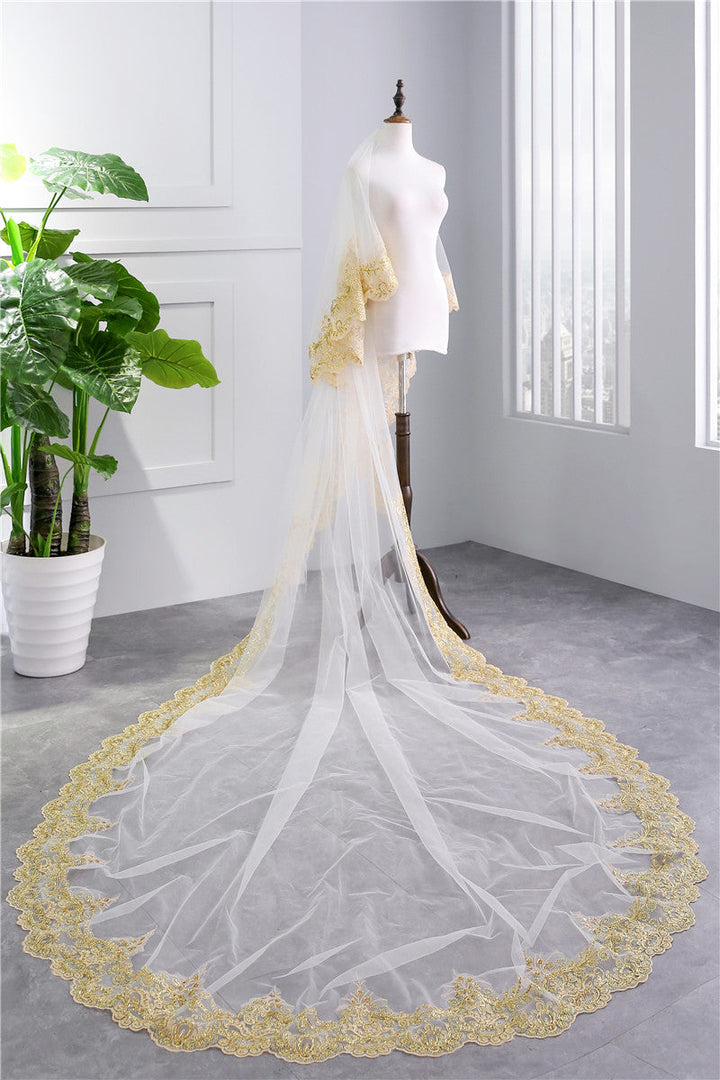Voile de Mariée Luxueux à Deux Niveaux avec Dentelle Dorée