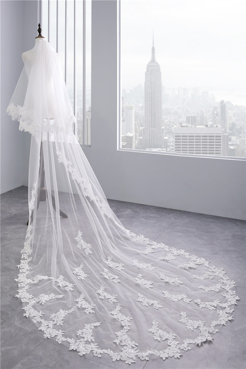 Voile de Mariée Long en Dentelle à Deux Niveaux avec Appliques