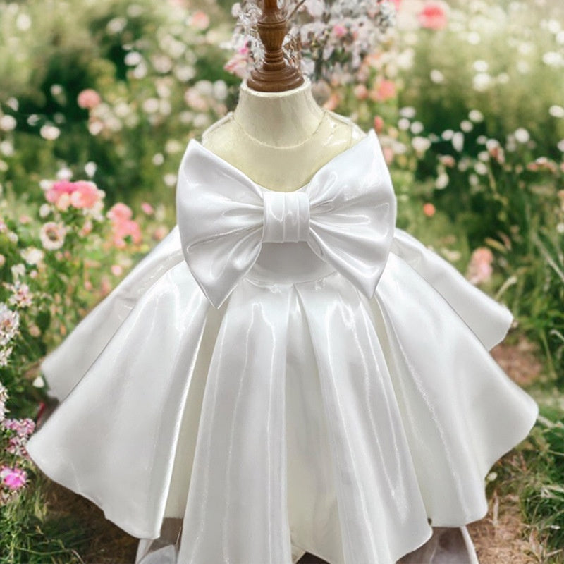 Robe de Bal à Encolure Dégagée Sans Manches, Longueur Genou, avec Nœud