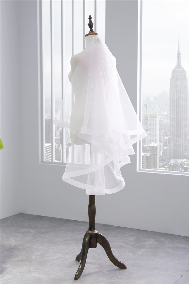 Voile de Mariée Classique en Dentelle à Un Niveau avec Tulle Uni