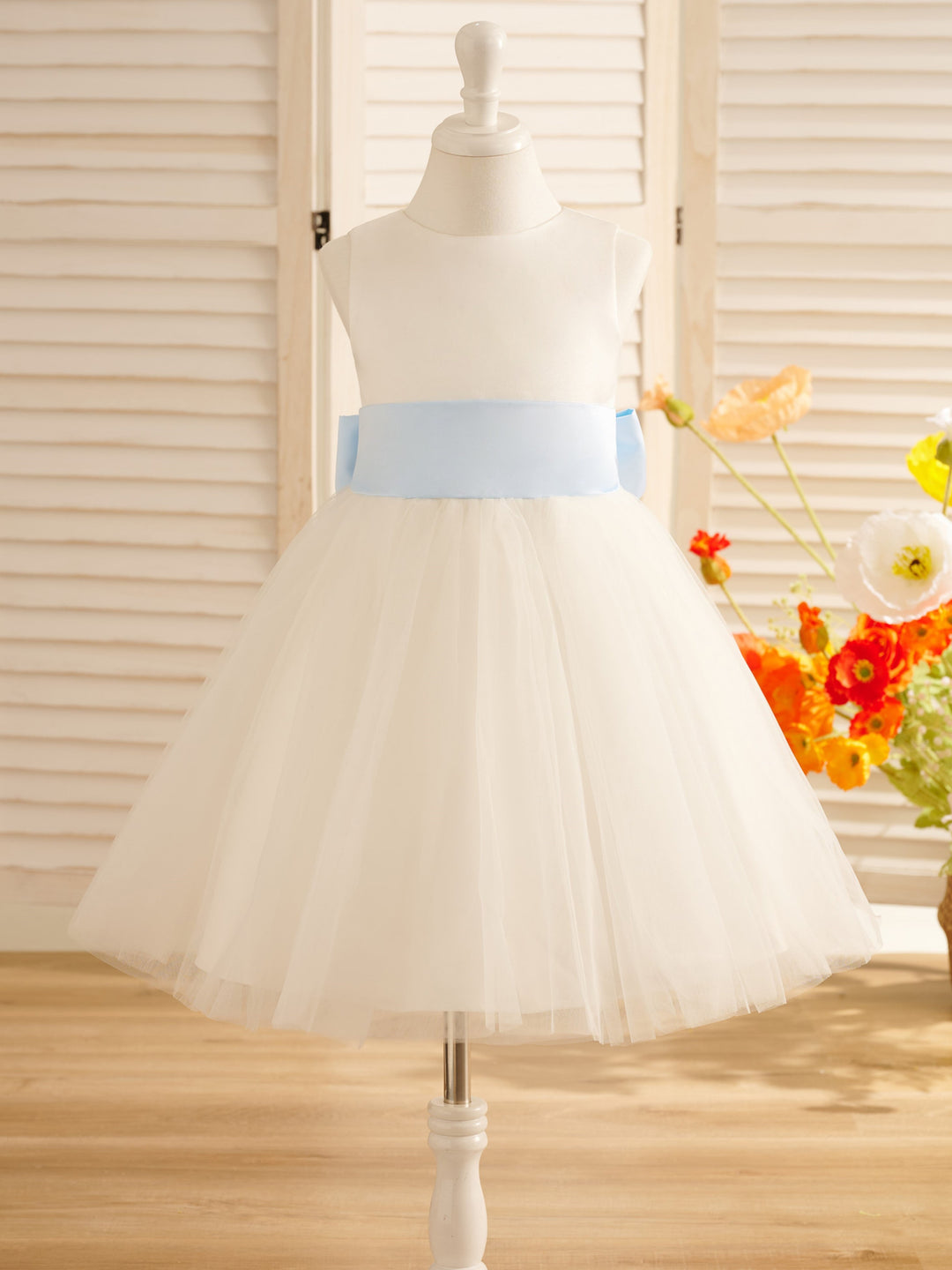 Robe de Demoiselle D'Honneur en Tulle Satiné Coupe A Longueur Genou