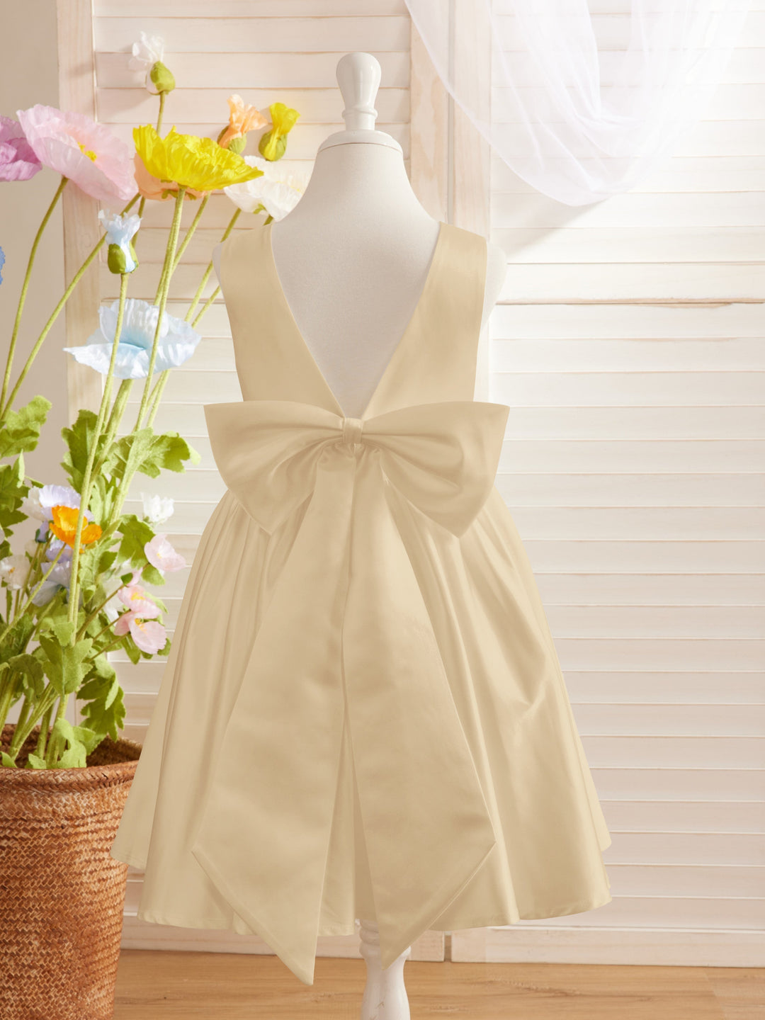 Robe de Demoiselle D'Honneur Élégante en Satin Coupe A avec Dos en V et Nœud Au Genou
