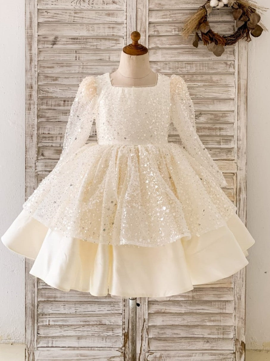 Robe en Satin Ivoire Jusqu'Aux Genoux