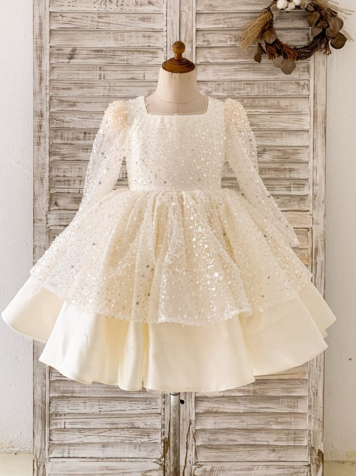 Robe en Satin Ivoire Jusqu'Aux Genoux