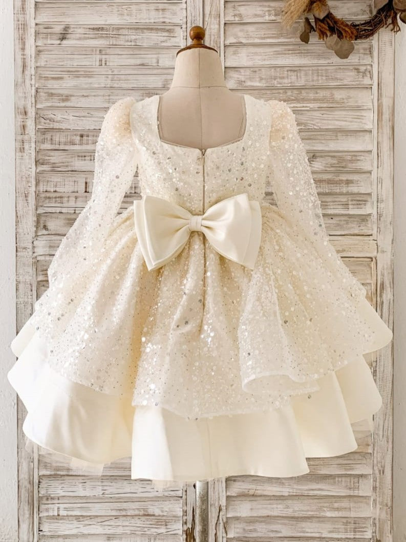 Robe en Satin Ivoire Jusqu'Aux Genoux