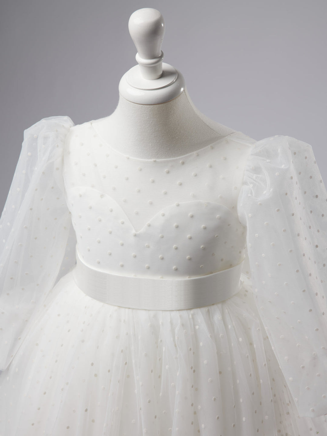 Robe de Demoiselle D'Honneur Élégante à Pois en Tulle à Manches Bouffantes et Traîne à Balayage pour Première Communion