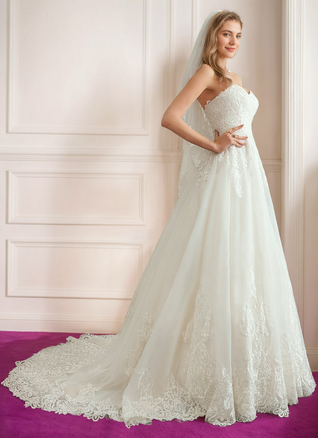 Robe de mariée trapèze/princesse, sans bretelles, sans manches, longueur sol, applique & dentelle