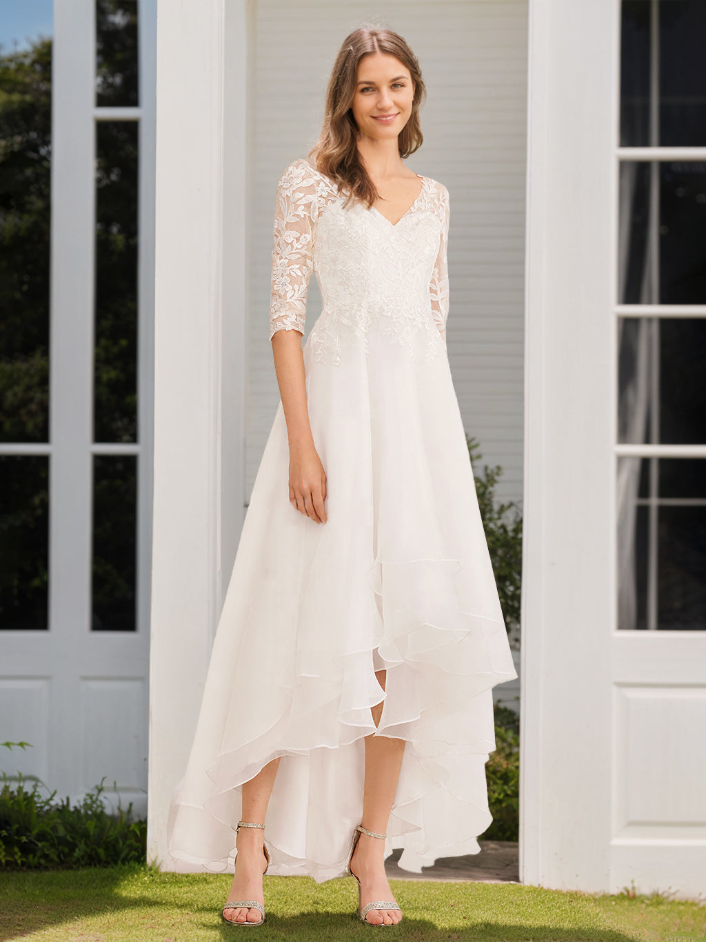 Robe de mariée trapèze/princesse, col V, demi-manches, asymétrique, appliques
