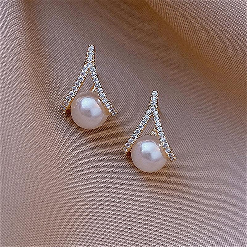 Boucles d'Oreilles Clous en Perles Romantiques pour Femmes Classiques et Brillantes