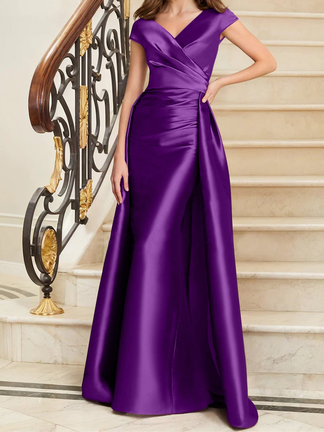 Robe de Mère de la Mariée en Satin Sans Manches à Col en V et Gaine/Colonne