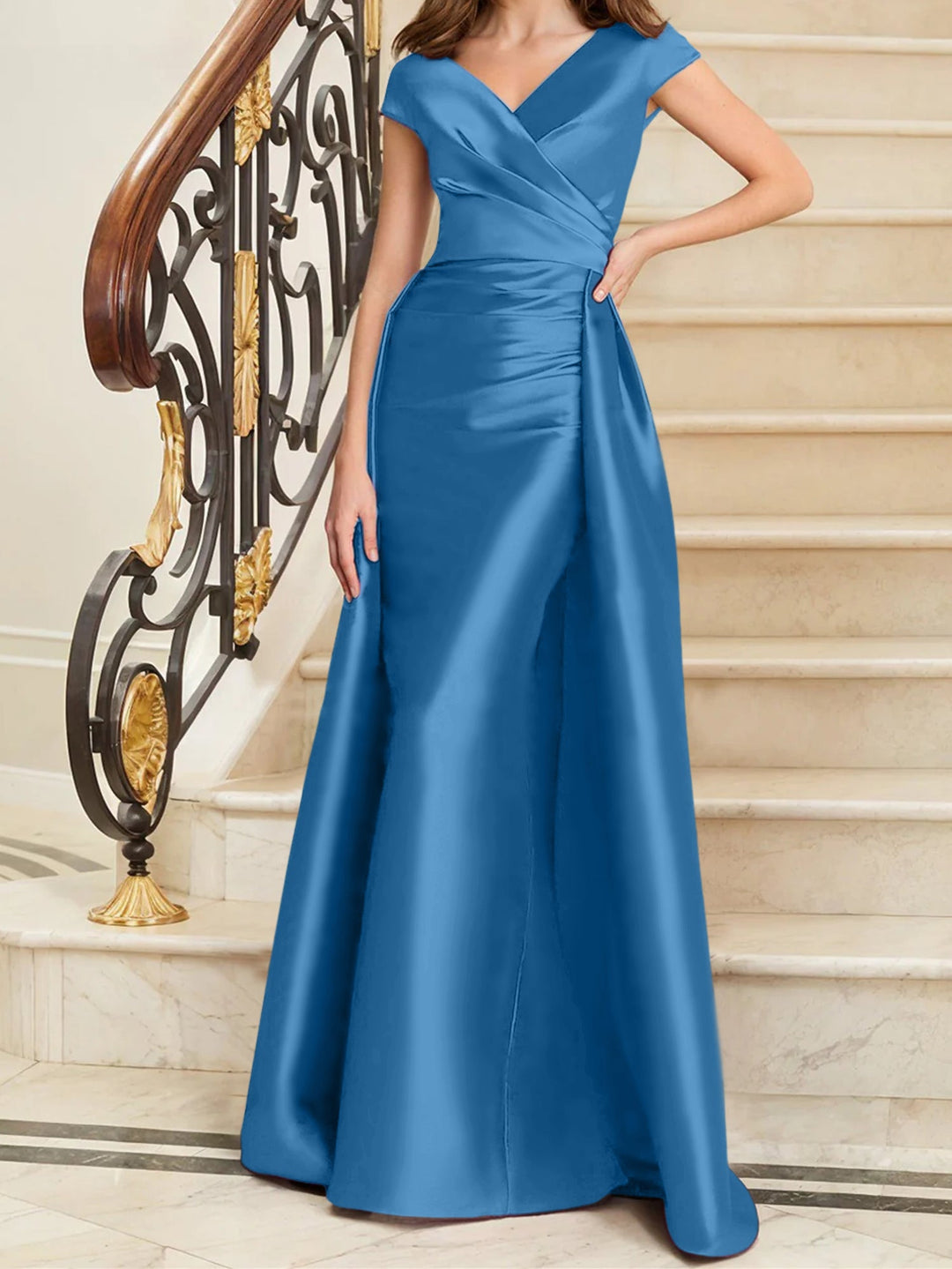 Robe de Mère de la Mariée en Satin Sans Manches à Col en V et Gaine/Colonne