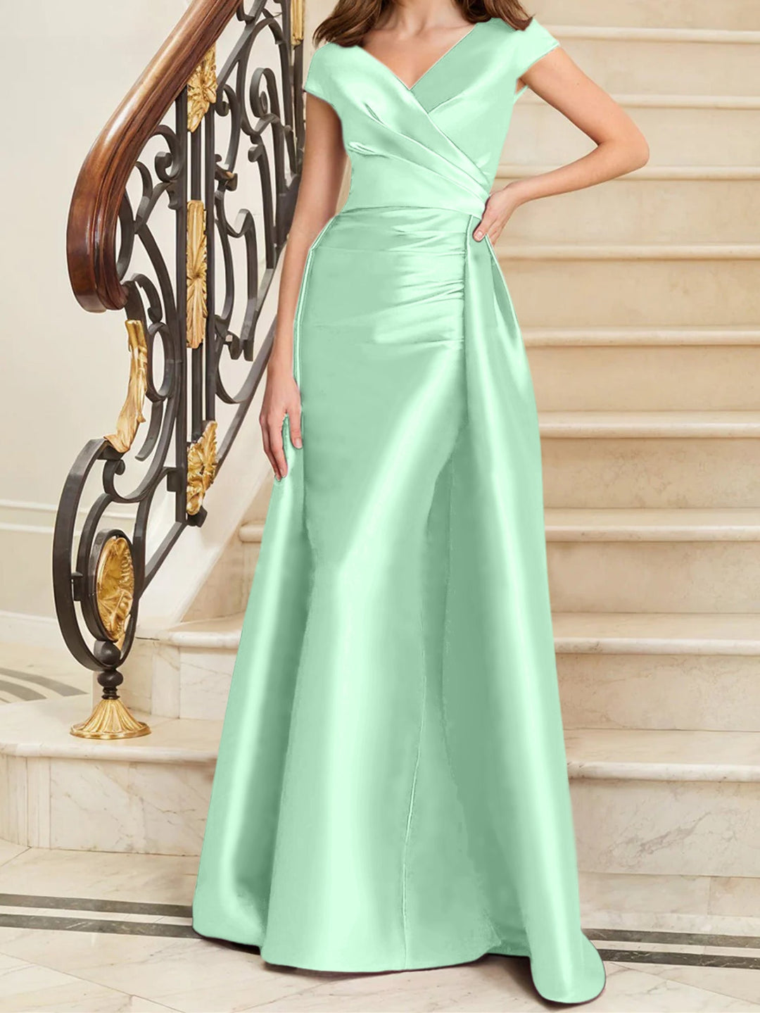 Robe de Mère de la Mariée en Satin Sans Manches à Col en V et Gaine/Colonne