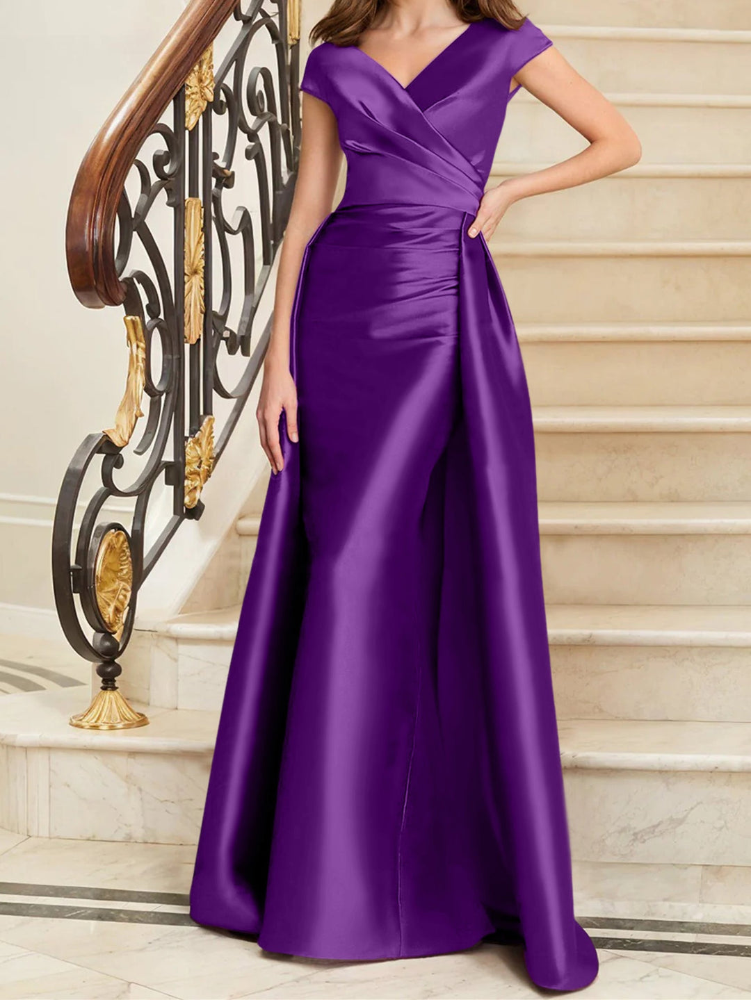 Robe de Mère de la Mariée en Satin Sans Manches à Col en V et Gaine/Colonne