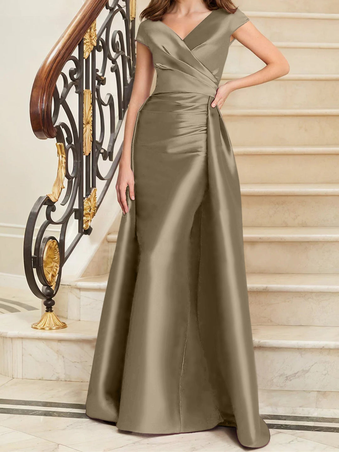Robe de Mère de la Mariée en Satin Sans Manches à Col en V et Gaine/Colonne