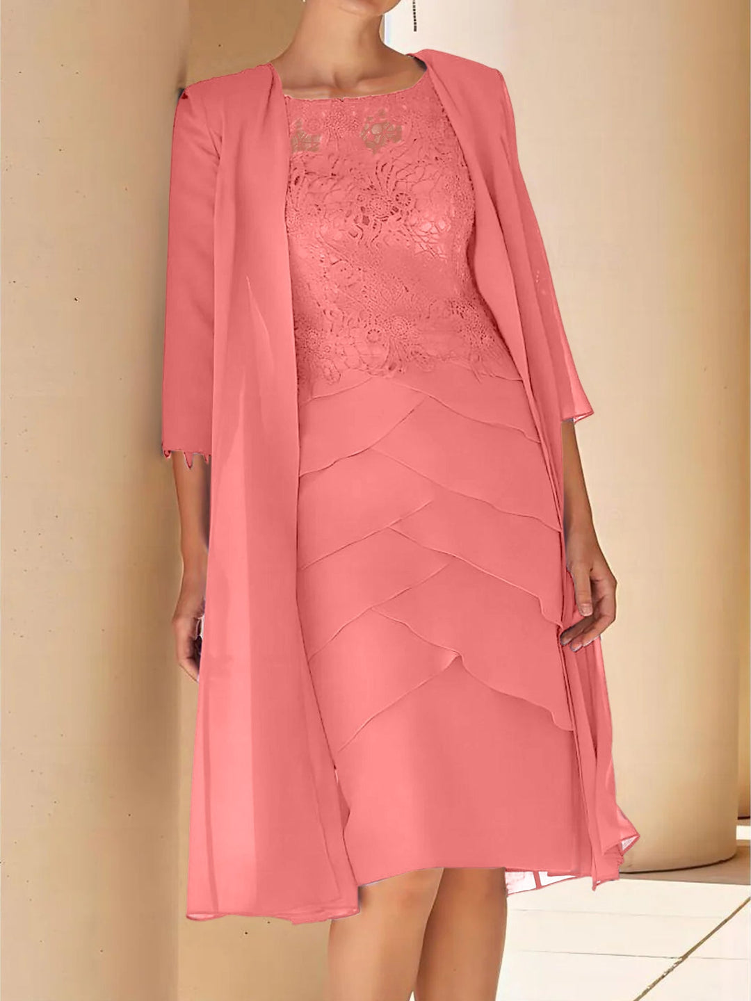 Robe de Mère de la Mariée Fourreau/Colonne à Col Bijou, Manches Courtes, Longueur Genou, avec Dentelle