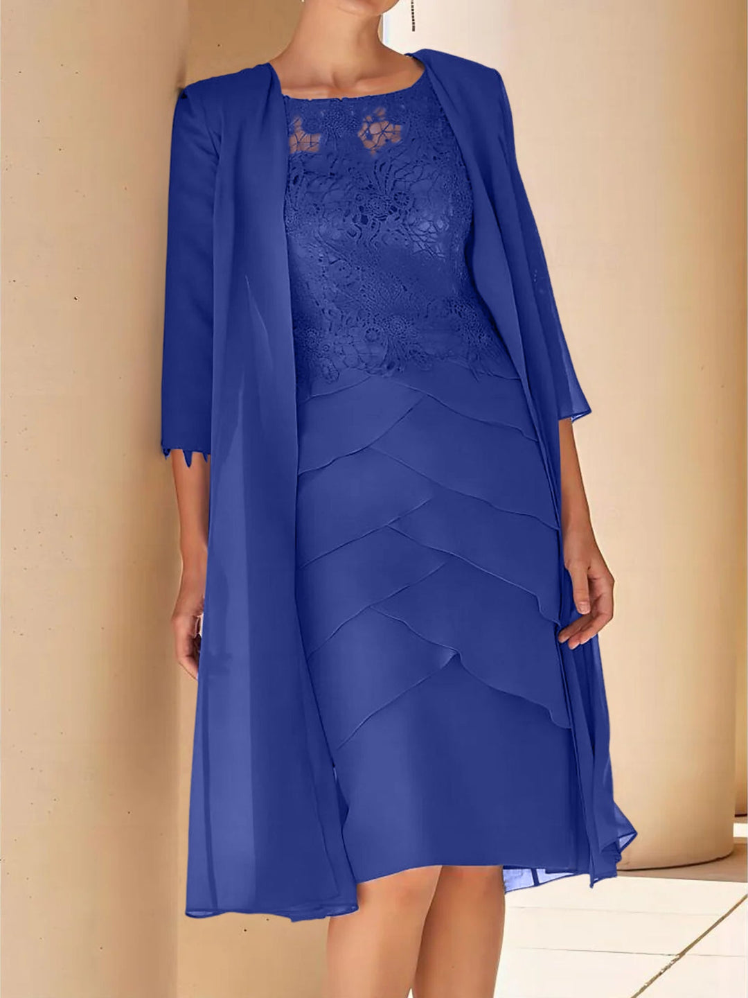 Robe de Mère de la Mariée Fourreau/Colonne à Col Bijou, Manches Courtes, Longueur Genou, avec Dentelle