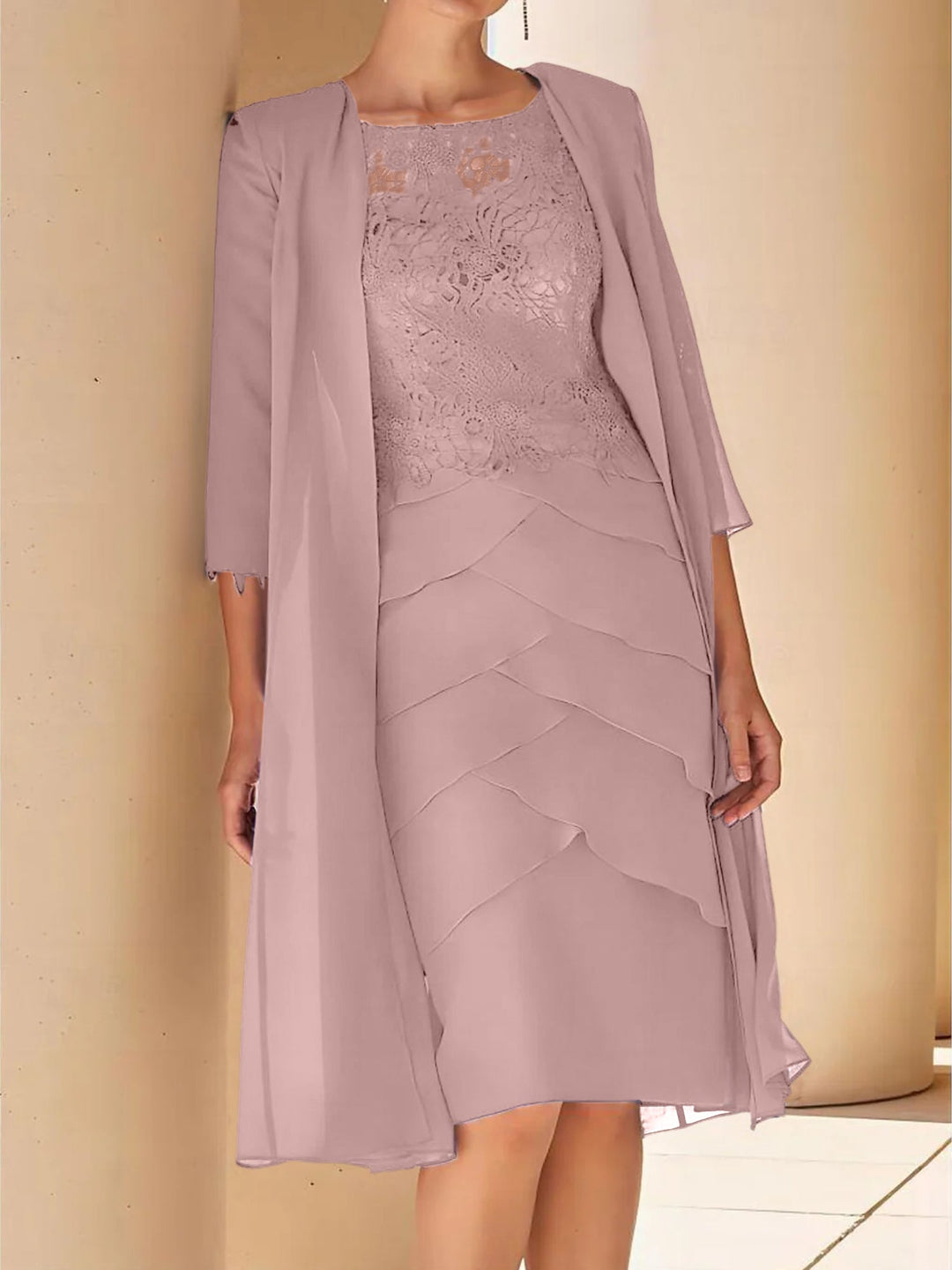 Robe de Mère de la Mariée Fourreau/Colonne à Col Bijou, Manches Courtes, Longueur Genou, avec Dentelle