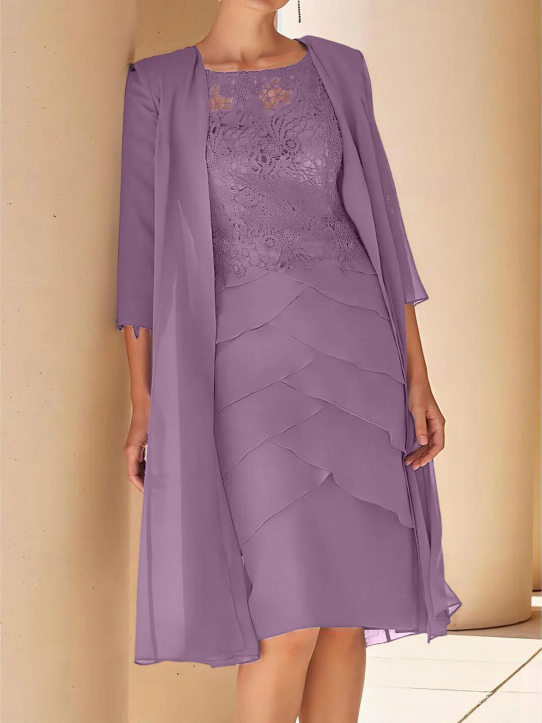 Robe de Mère de la Mariée Fourreau/Colonne à Col Bijou, Manches Courtes, Longueur Genou, avec Dentelle