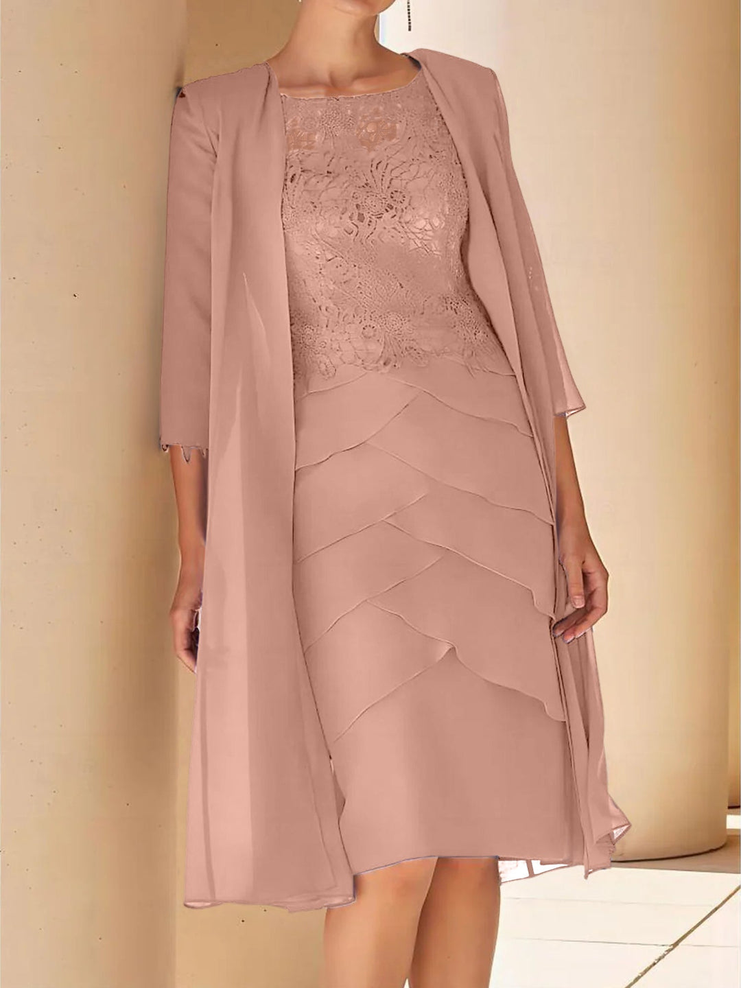 Robe de Mère de la Mariée Fourreau/Colonne à Col Bijou, Manches Courtes, Longueur Genou, avec Dentelle