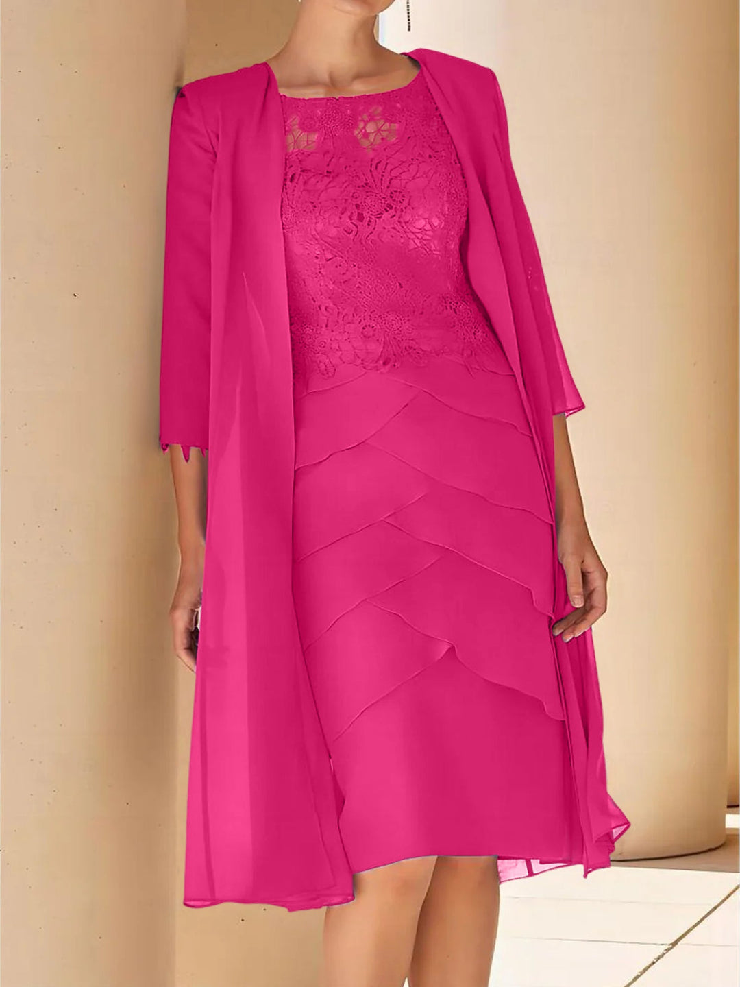 Robe de Mère de la Mariée Fourreau/Colonne à Col Bijou, Manches Courtes, Longueur Genou, avec Dentelle