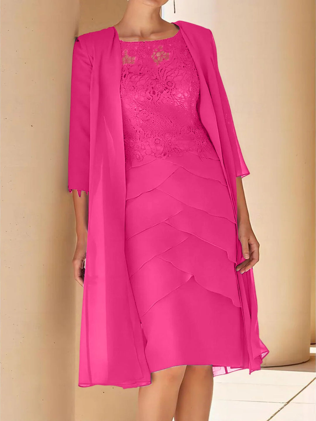 Robe de Mère de la Mariée Fourreau/Colonne à Col Bijou, Manches Courtes, Longueur Genou, avec Dentelle