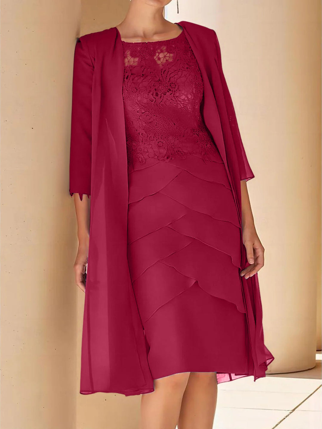 Robe de Mère de la Mariée Fourreau/Colonne à Col Bijou, Manches Courtes, Longueur Genou, avec Dentelle