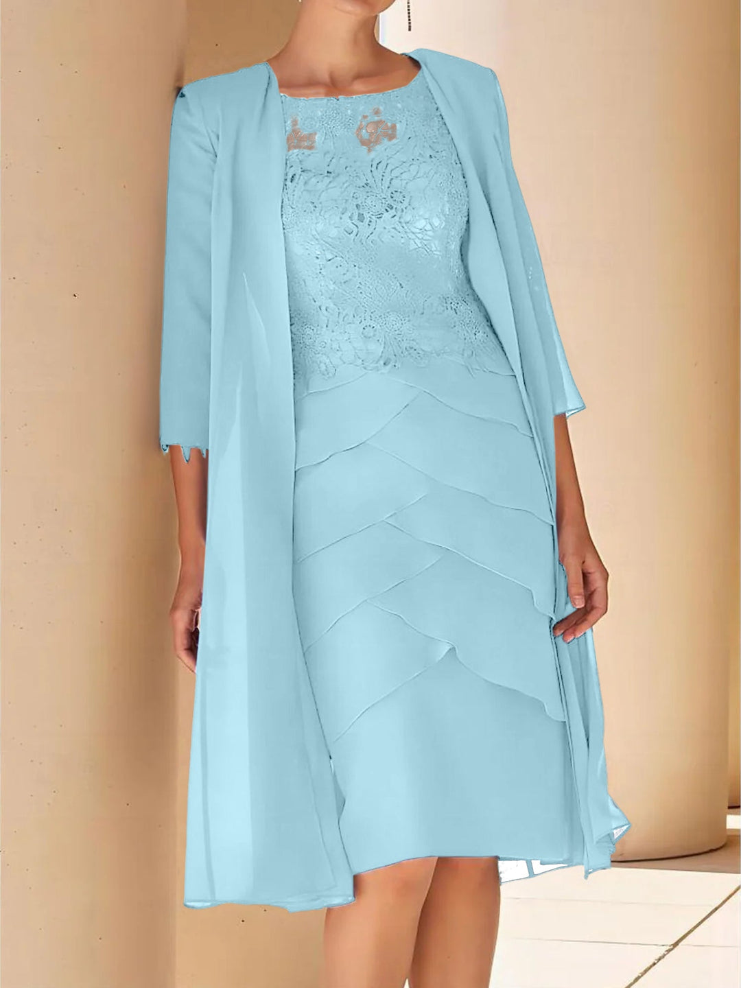 Robe de Mère de la Mariée Fourreau/Colonne à Col Bijou, Manches Courtes, Longueur Genou, avec Dentelle
