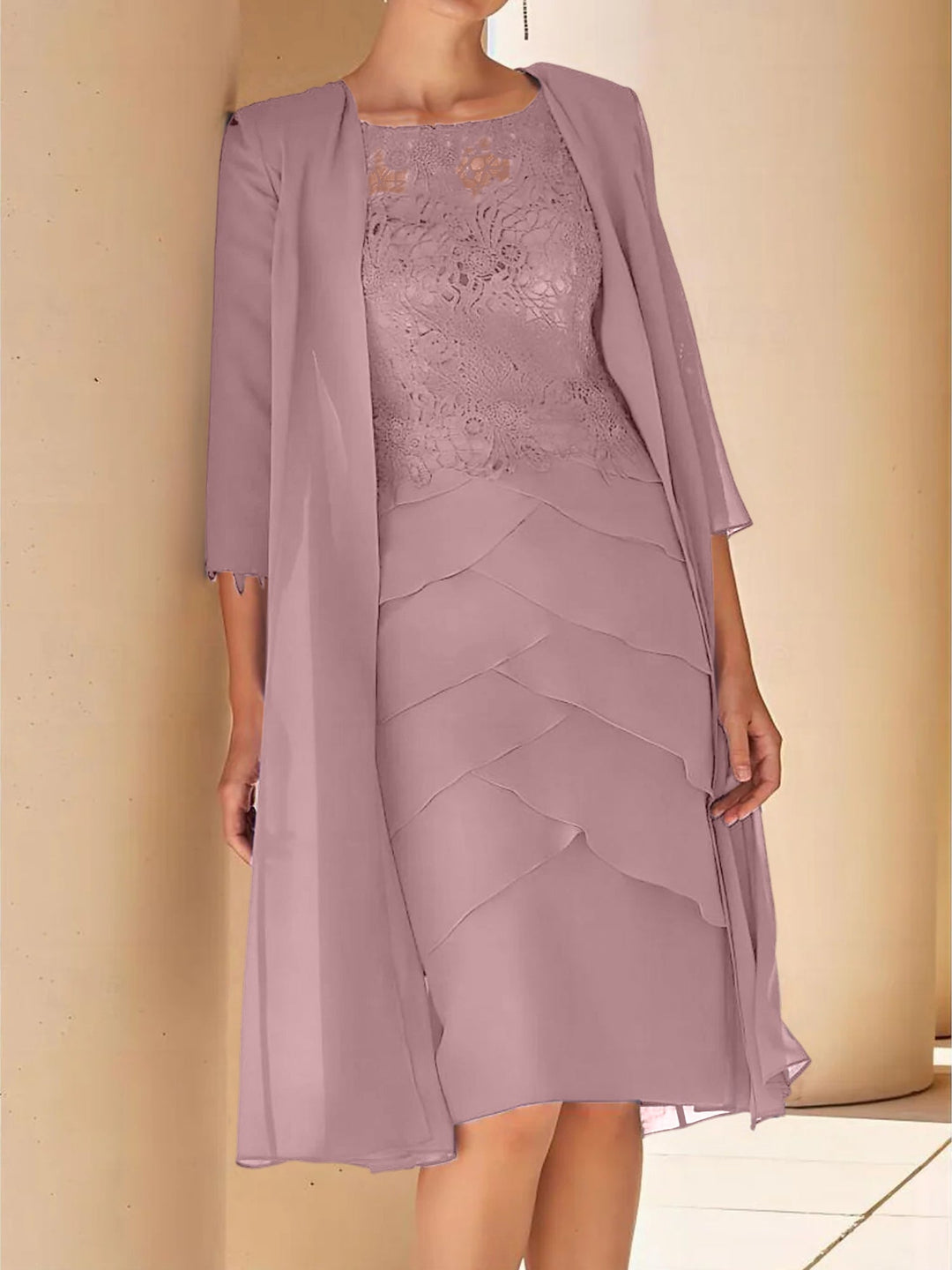 Robe de Mère de la Mariée Fourreau/Colonne à Col Bijou, Manches Courtes, Longueur Genou, avec Dentelle