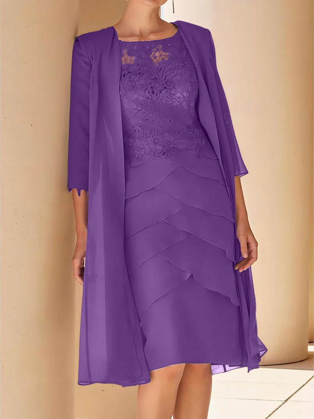 Robe de Mère de la Mariée Fourreau/Colonne à Col Bijou, Manches Courtes, Longueur Genou, avec Dentelle