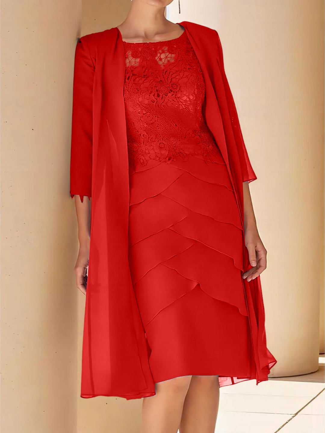 Robe de Mère de la Mariée Fourreau/Colonne à Col Bijou, Manches Courtes, Longueur Genou, avec Dentelle