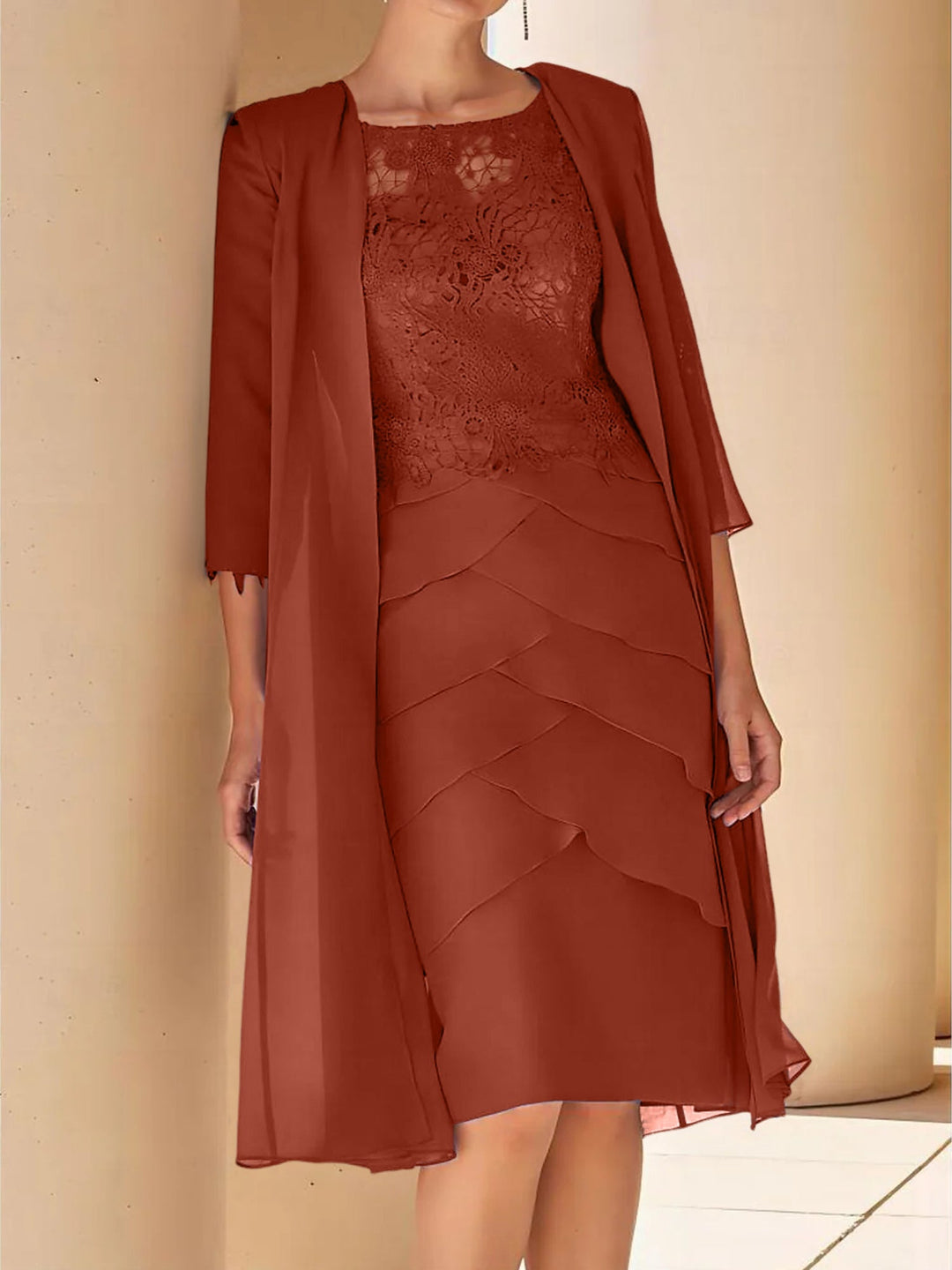 Robe de Mère de la Mariée Fourreau/Colonne à Col Bijou, Manches Courtes, Longueur Genou, avec Dentelle