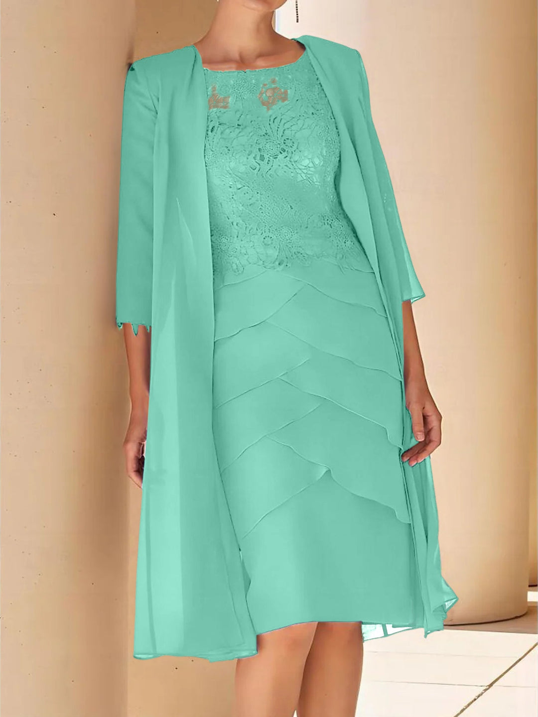 Robe de Mère de la Mariée Fourreau/Colonne à Col Bijou, Manches Courtes, Longueur Genou, avec Dentelle