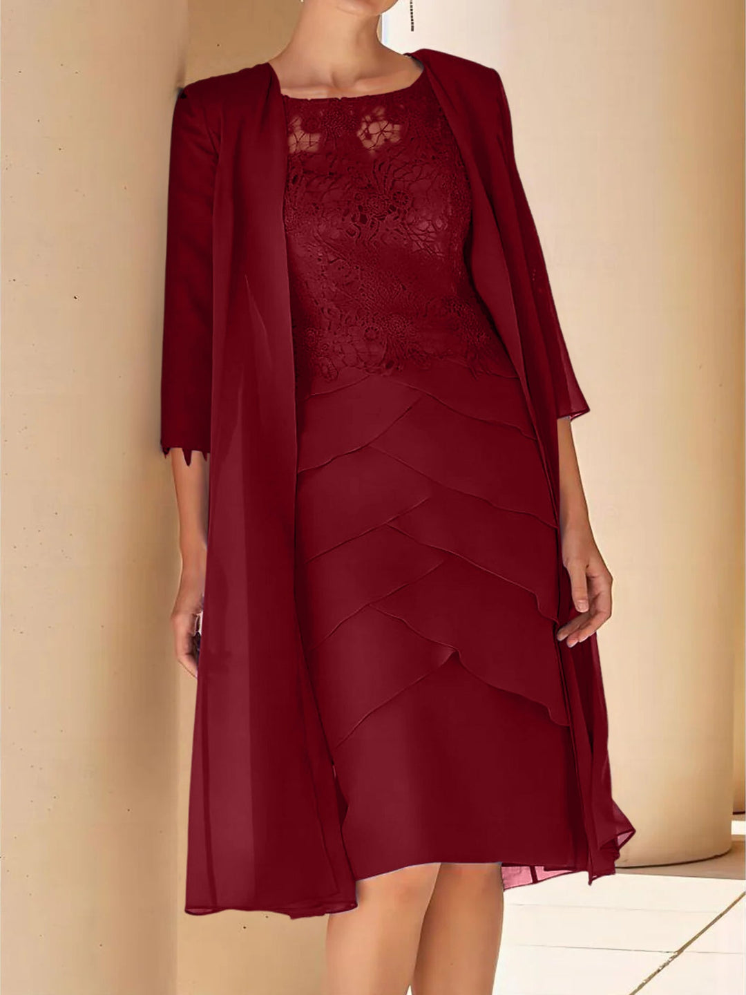 Robe de Mère de la Mariée Fourreau/Colonne à Col Bijou, Manches Courtes, Longueur Genou, avec Dentelle
